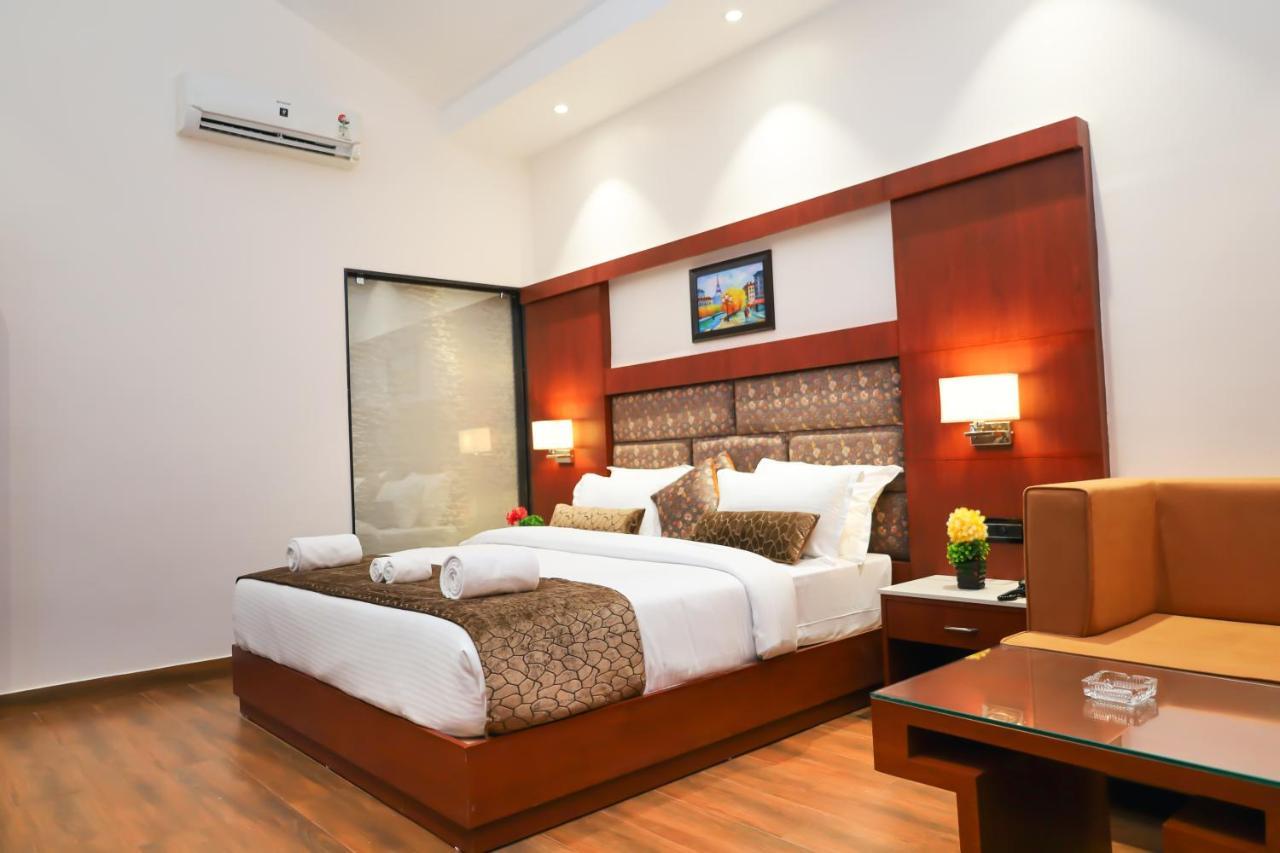 Oralia Resort Ashvem Beach Buitenkant foto
