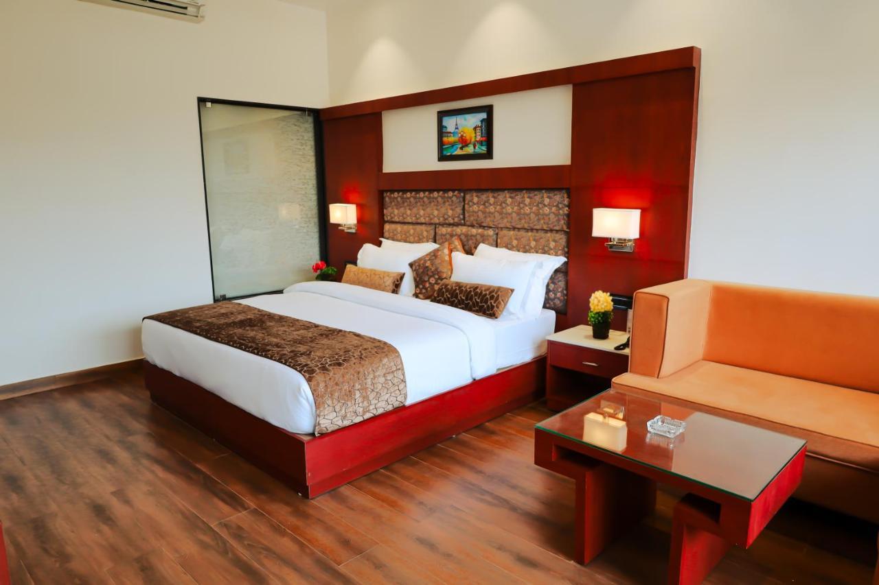 Oralia Resort Ashvem Beach Buitenkant foto