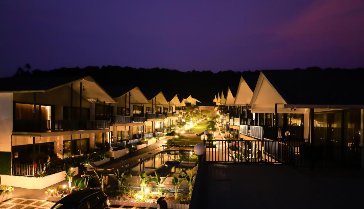 Oralia Resort Ashvem Beach Buitenkant foto