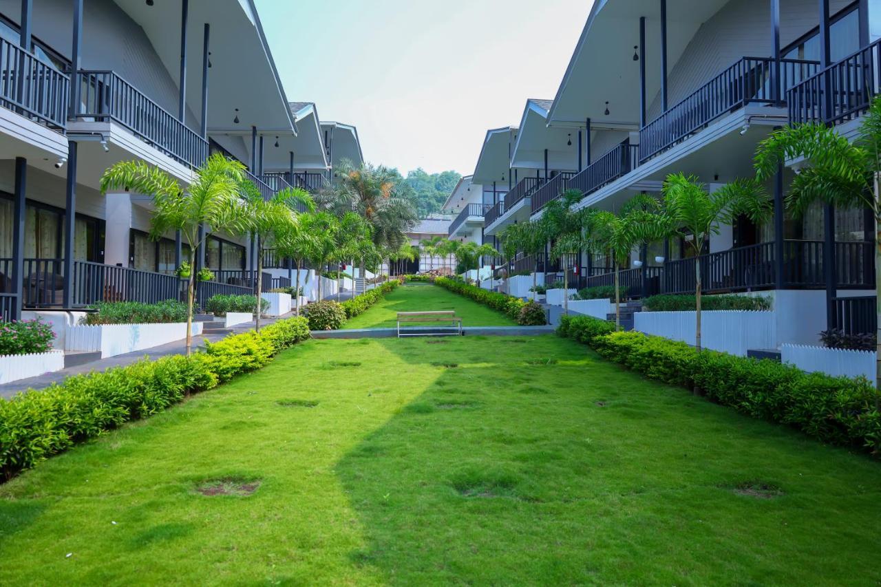 Oralia Resort Ashvem Beach Buitenkant foto